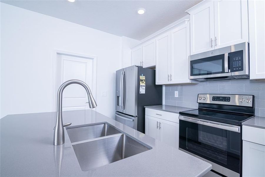 Furnished interior view inside a new home in , Orlando (Image 10).