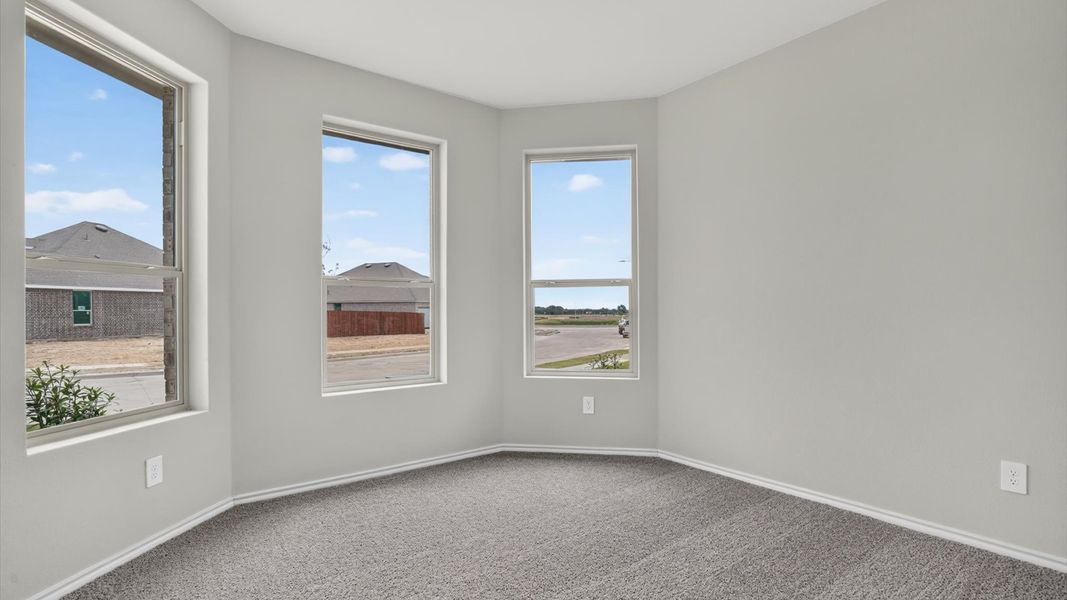 Spacious, unfurnished interior of a new home in Saratoga, Granbury (Image 22).