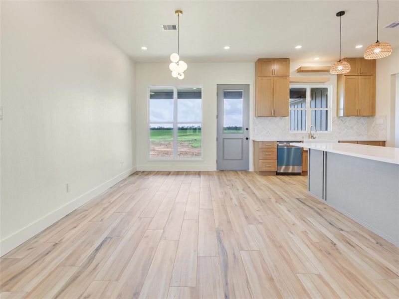 Spacious, unfurnished interior of a new home in , Angleton (Image 23).