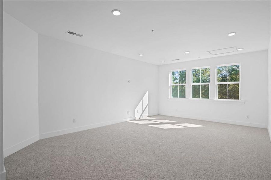 Spacious, unfurnished interior of a new home in , Alpharetta (Image 28).