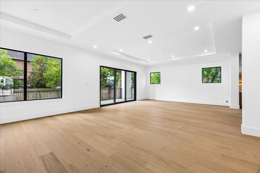 Spacious, unfurnished interior of a new home in , Bellaire (Image 10).