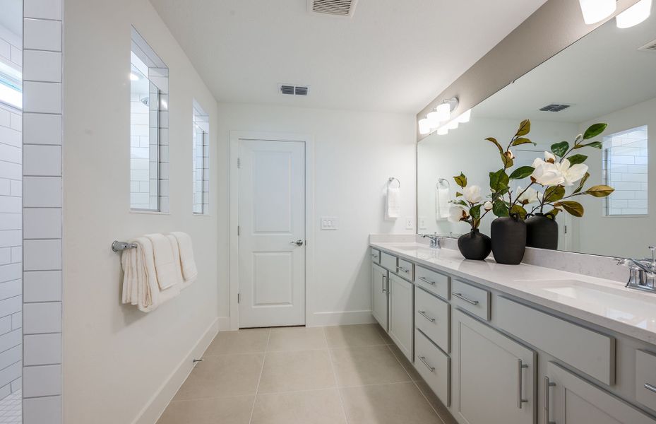 Representative furnished interior of a home built from the Yellowstone by Pulte Homes in Riverwood, Zephyrhills (Image 15).