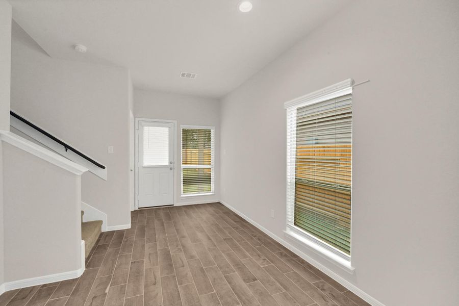 Spacious, unfurnished interior of a new home in Woodland Lakes, Houston (Image 16).