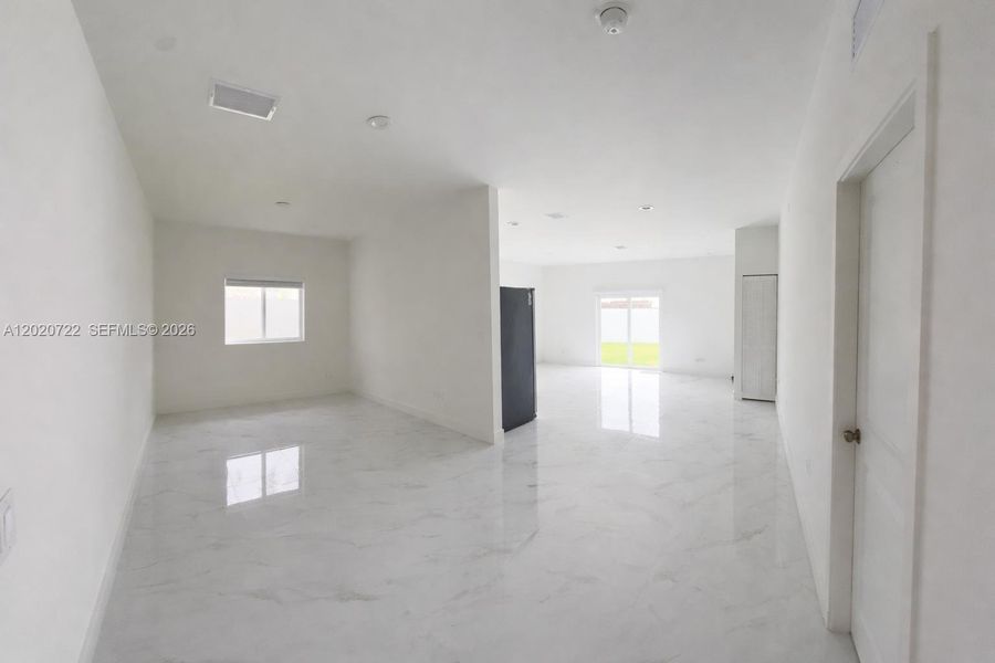 Spacious, unfurnished interior of a new home in , Homestead (Image 9).