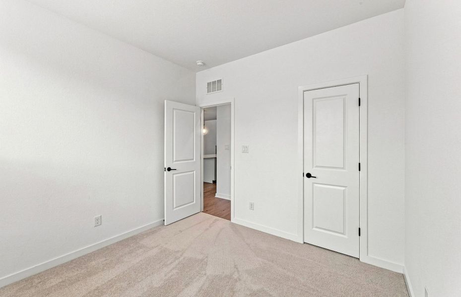 Spacious, unfurnished interior of a new home in Santa Rita Ranch, Liberty Hill (Image 38).