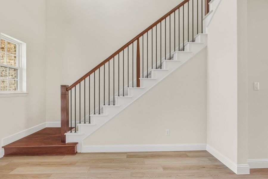 Spacious, unfurnished interior of a new home in Edgewater, Fate (Image 38).