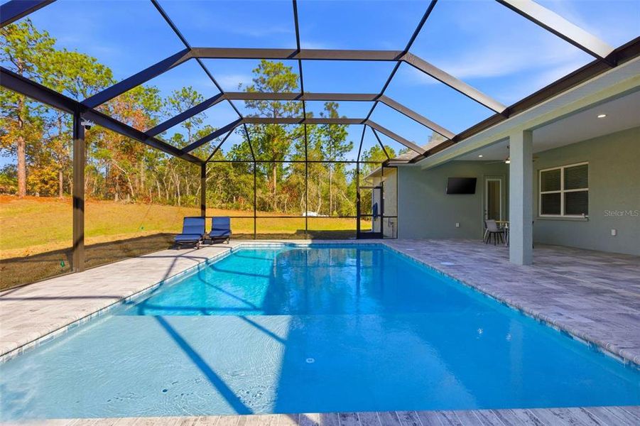 Exterior details and patio area of a home in , Beverly Hills (Image 36).