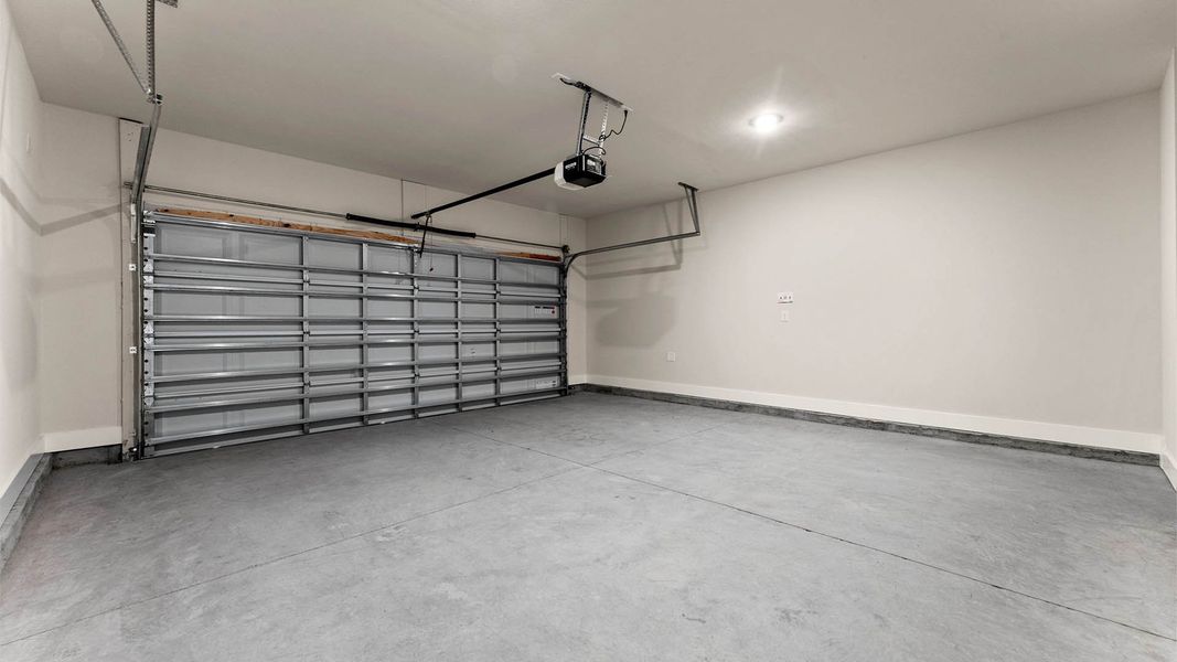 Spacious, unfurnished interior of a new home in Buffer Farms, Port Saint Joe (Image 34).