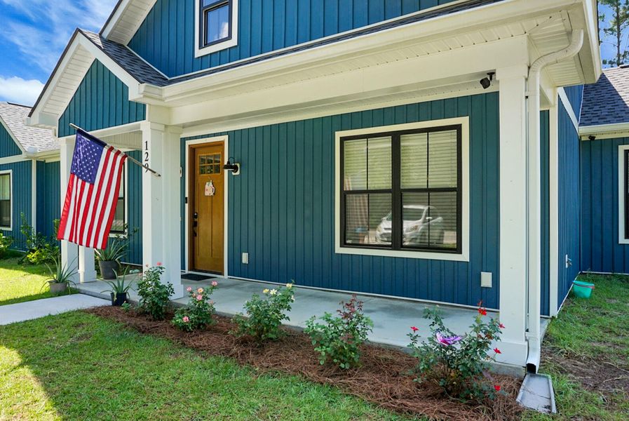 Exterior details and patio area of a home in , Walterboro (Image 30).