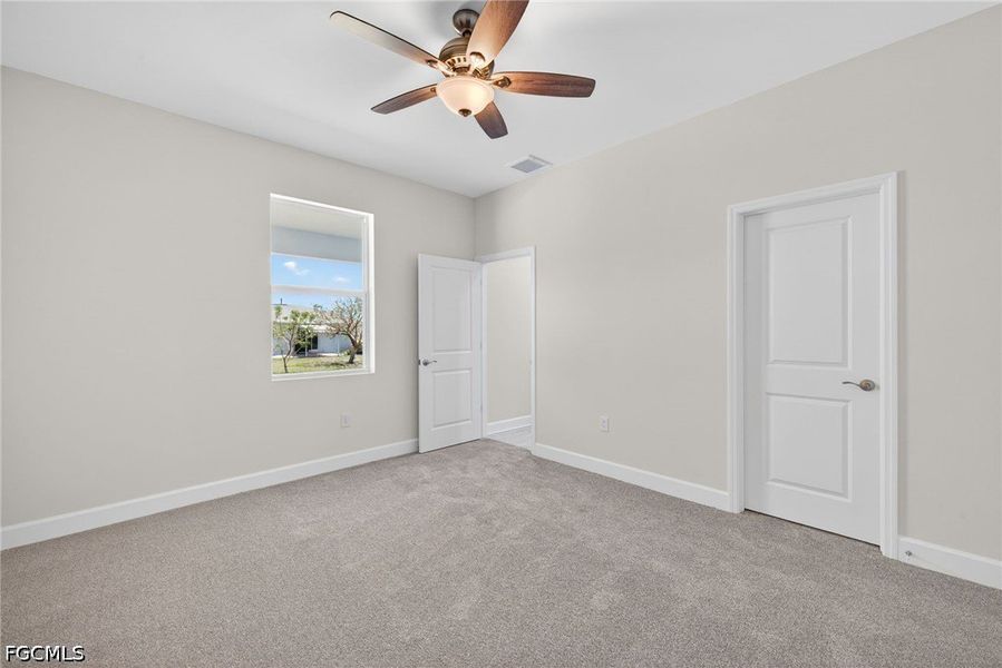 Spacious, unfurnished interior of a new home in Cape Coral, Cape Coral (Image 16).