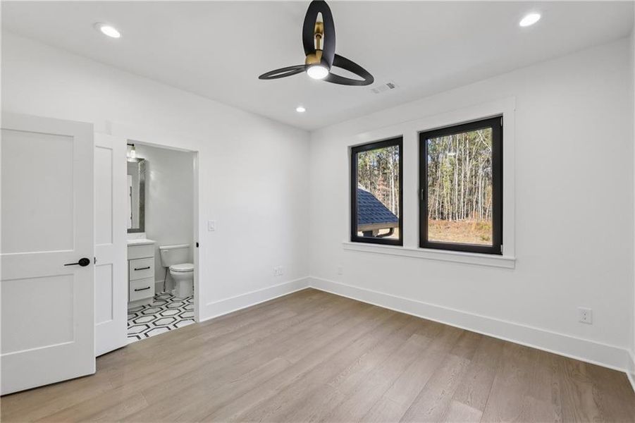 Spacious, unfurnished interior of a new home in , Auburn (Image 24).