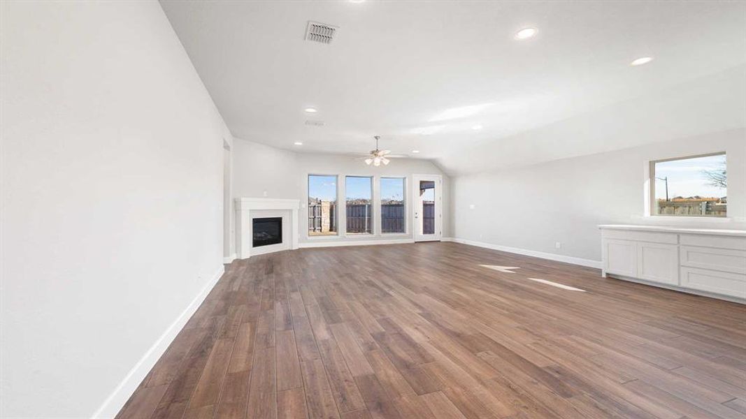 Spacious, unfurnished interior of a new home in Devonshire - Reserve 50', Forney (Image 18). Spacious, unfurnished interior of a new home in Devonshire - Reserve 50', Forney (Image 18).