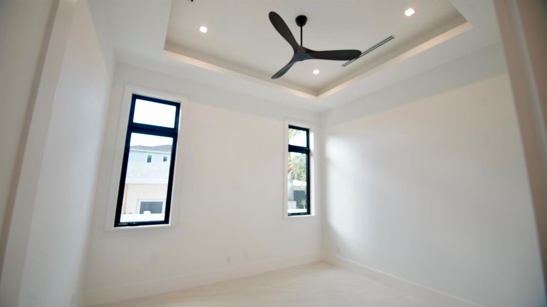 Spacious, unfurnished interior of a new home in , Palm Beach Gardens (Image 26).