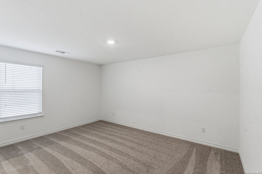 Spacious, unfurnished interior of a new home in Vista Real, Converse (Image 17).