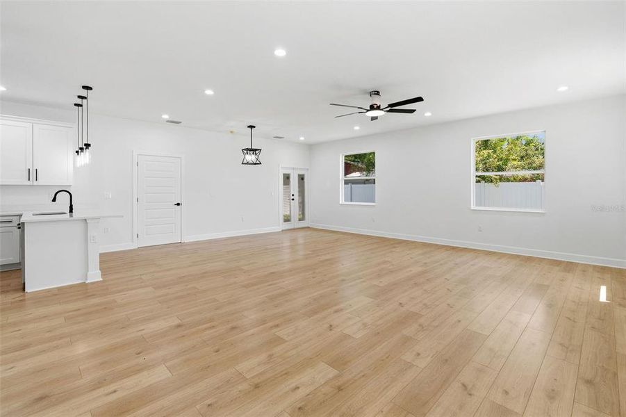 Spacious, unfurnished interior of a new home in , Tampa (Image 14).