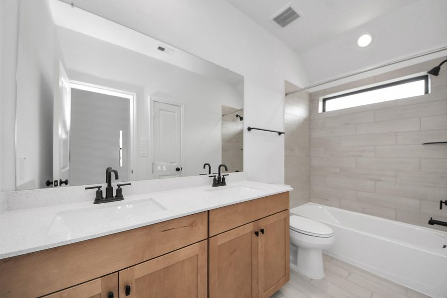 Furnished interior view inside a new home in , Missouri City (Image 15).