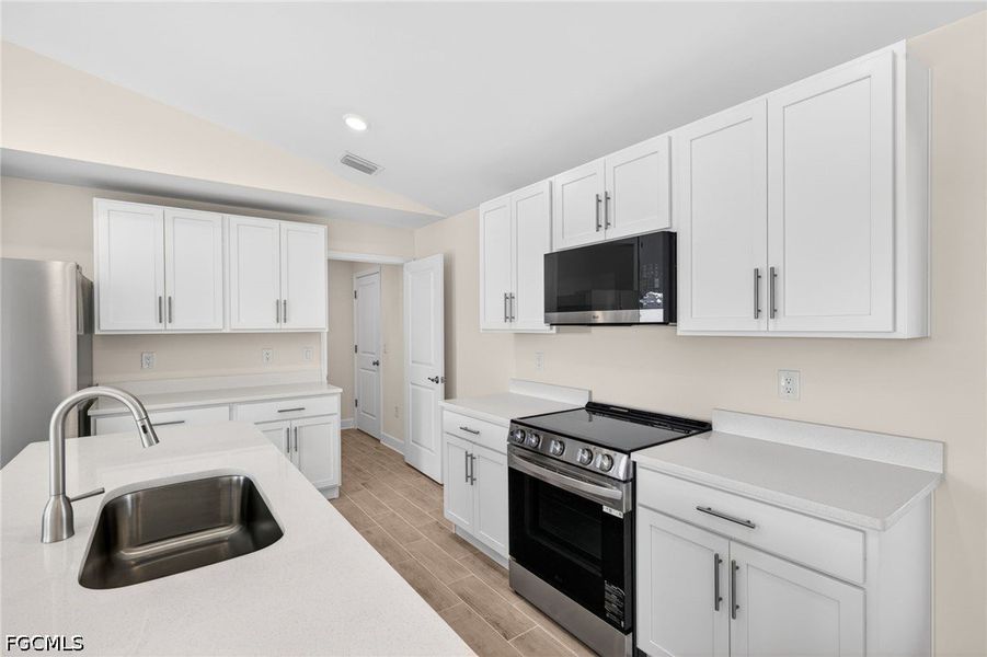 Furnished interior view inside a new home in Cape Coral, Cape Coral (Image 8).
