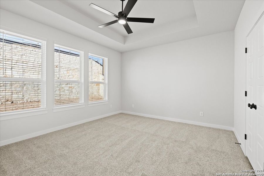 Spacious, unfurnished interior of a new home in Meyer Ranch, New Braunfels (Image 11).