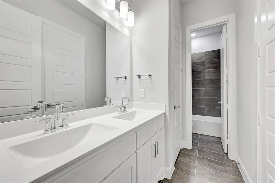 Furnished interior view inside a new home in Myrtle Creek, Waxahachie (Image 13).