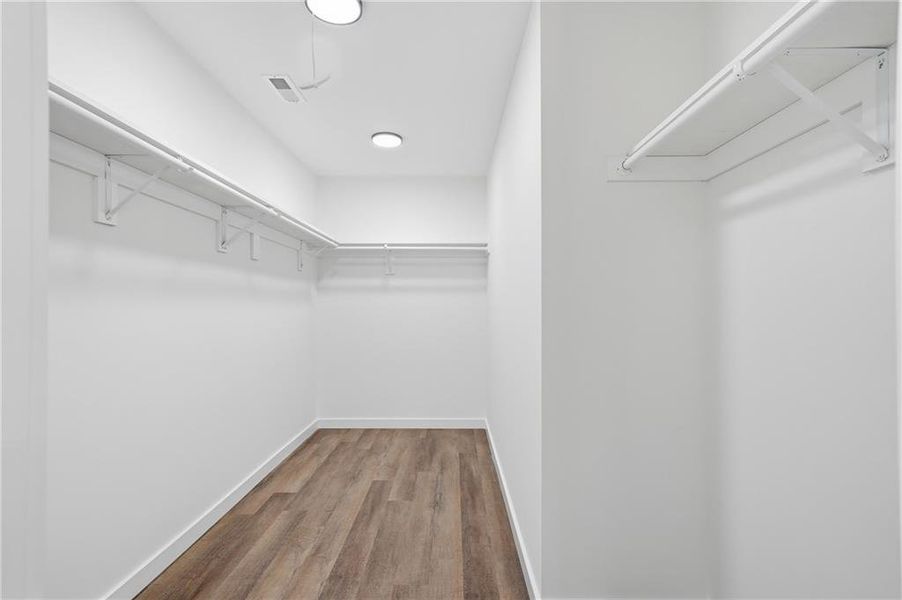 Spacious, unfurnished interior of a new home in , Jasper (Image 40).