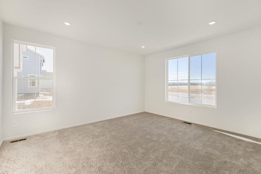 Spacious, unfurnished interior of a new home in Murphy Creek Reserve, Aurora (Image 22).