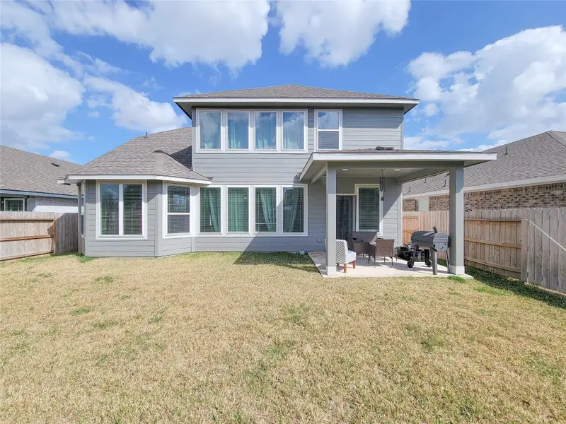 Exterior details and patio area of a home in Creekside Farms, Richmond (Image 3).
