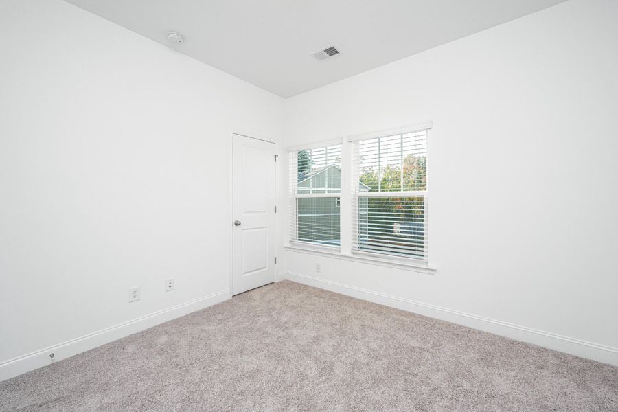 Spacious, unfurnished interior of a new home in Bermuda Pointe Towns, Charleston (Image 23).