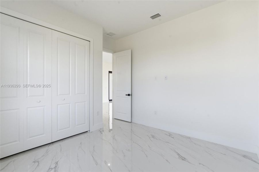 Spacious, unfurnished interior of a new home in , Cape Coral (Image 46).