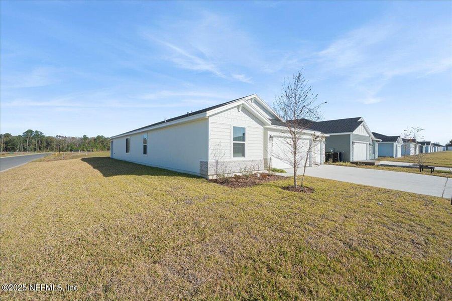 Exterior details and patio area of a home in Azalea Creek, Jacksonville (Image 4).