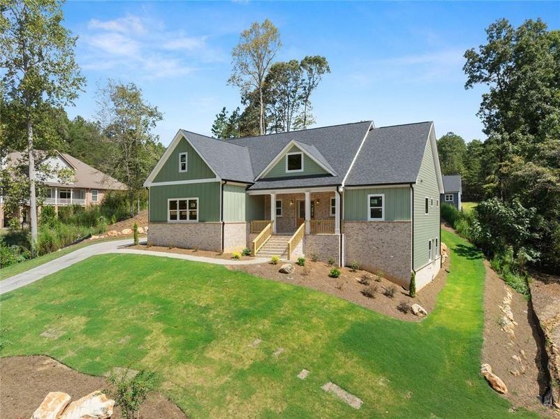 Exterior details and patio area of a home in , Gainesville (Image 3).