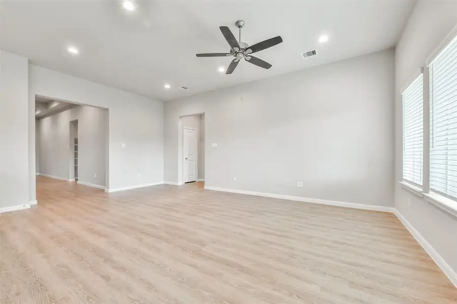 Spacious, unfurnished interior of a new home in King Oaks Village, Baytown (Image 29). Spacious, unfurnished interior of a new home in King Oaks Village, Baytown (Image 29).