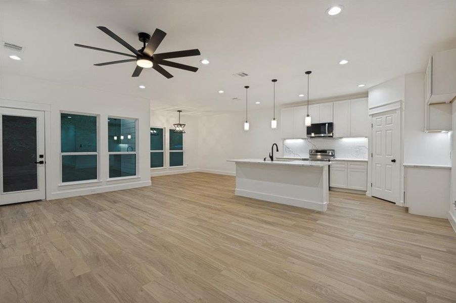 Spacious, unfurnished interior of a new home in , Seagoville (Image 22).