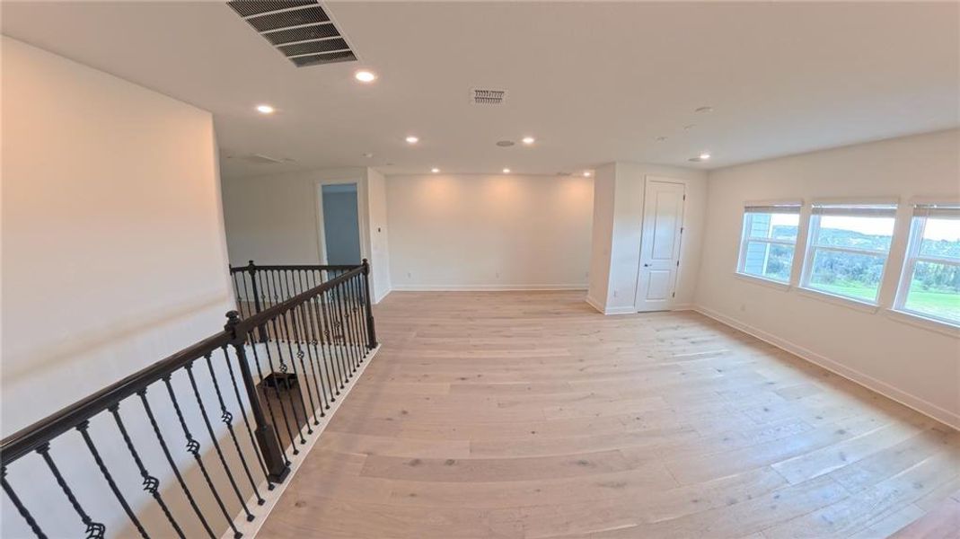 Spacious, unfurnished interior of a new home in Willow Ridge, Montverde (Image 25).