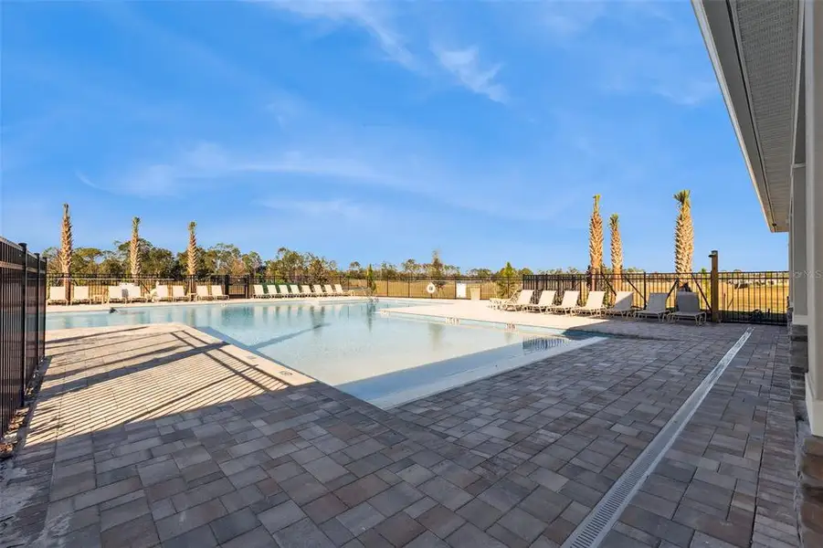 Exterior details and patio area of a home in , Daytona Beach (Image 3).