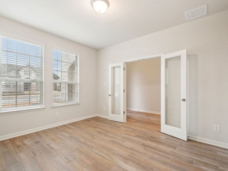 Spacious, unfurnished interior of a new home in Sagebrooke - Classic Series, San Antonio (Image 27).