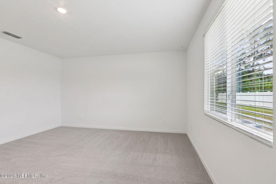 Spacious, unfurnished interior of a new home in Azalea Creek, Jacksonville (Image 19).