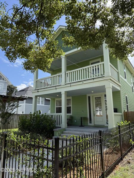 Exterior details and patio area of a home in , Jacksonville (Image 20).