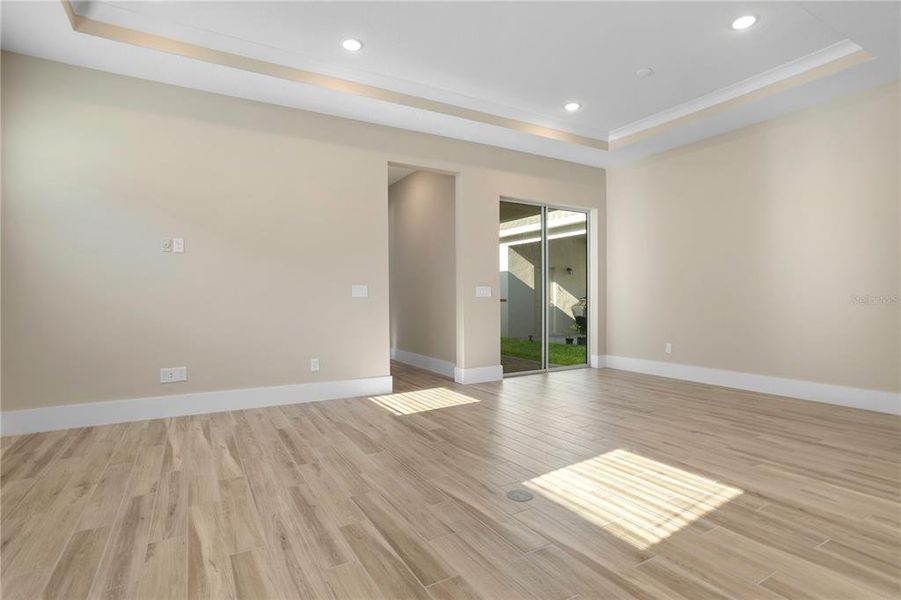 Spacious, unfurnished interior of a new home in , Winter Garden (Image 17).