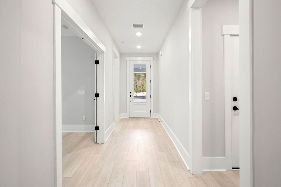 Spacious, unfurnished interior of a new home in Del Webb Savannah at Heartwood, Richmond Hill (Image 20).