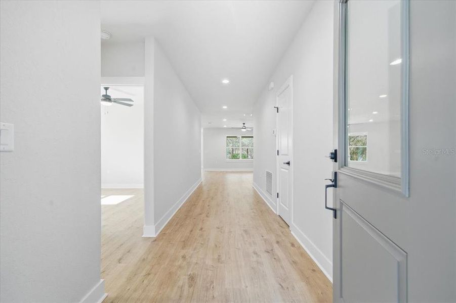 Spacious, unfurnished interior of a new home in , Weeki Wachee (Image 15).