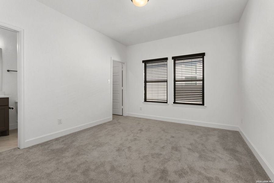 Spacious, unfurnished interior of a new home in Esperanza, Boerne (Image 27).