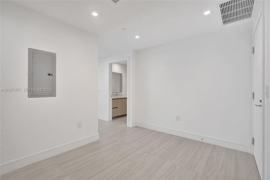 Spacious, unfurnished interior of a new home in , Miami (Image 20).