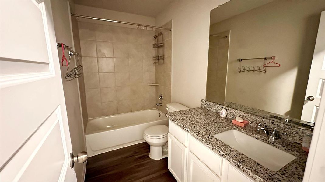 Furnished interior view inside a new home in Hunter's Creek, Huntsville (Image 6).