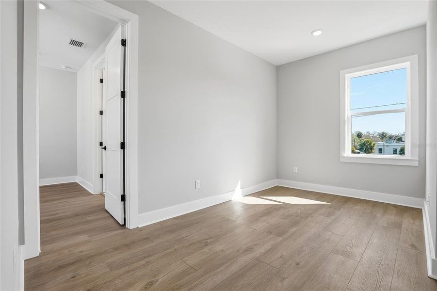 Spacious, unfurnished interior of a new home in , St. Petersburg (Image 40).