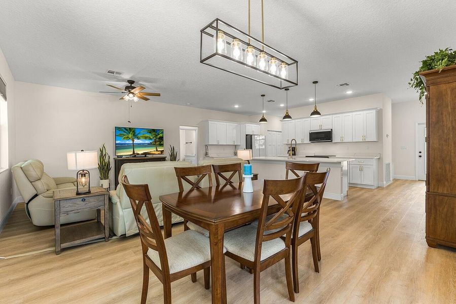 9225-103rd-Ct-HigMedia-028-1280