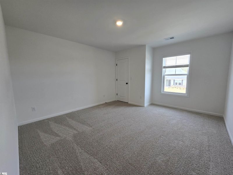 Spacious, unfurnished interior of a new home in Shiloh Trail, Wellford (Image 30).