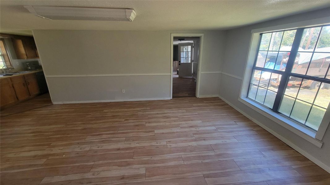 Spacious, unfurnished interior of a new home in , Vidor (Image 10).