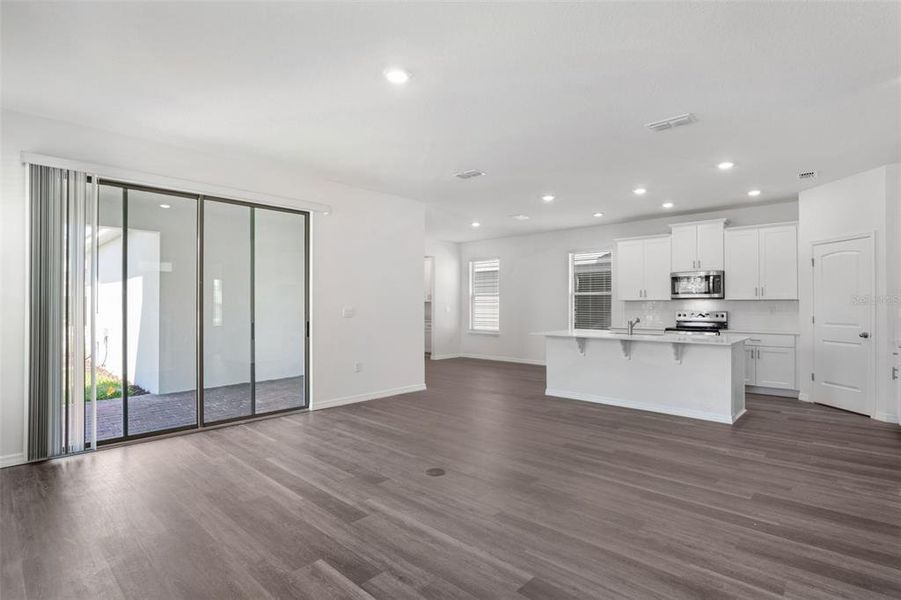 Spacious, unfurnished interior of a new home in Waterleigh, Winter Garden (Image 14).