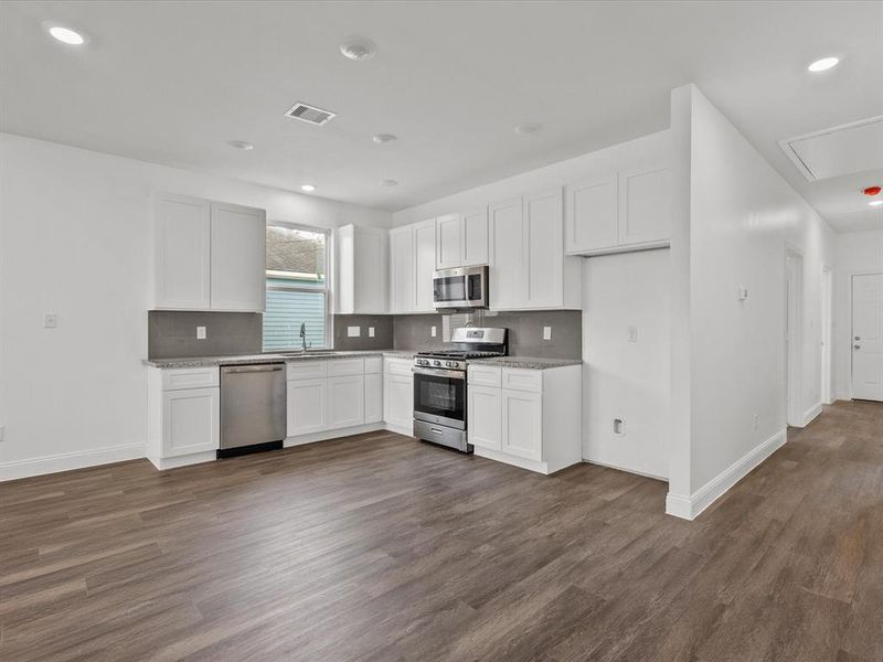 Kitchen/ Dining room