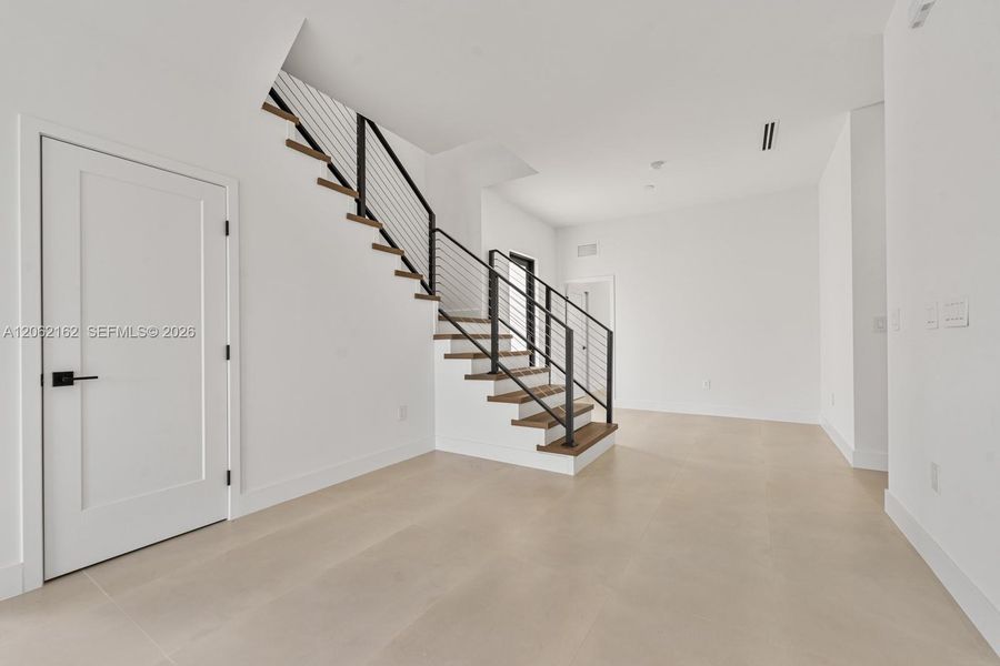 Spacious, unfurnished interior of a new home in , Miami (Image 26).